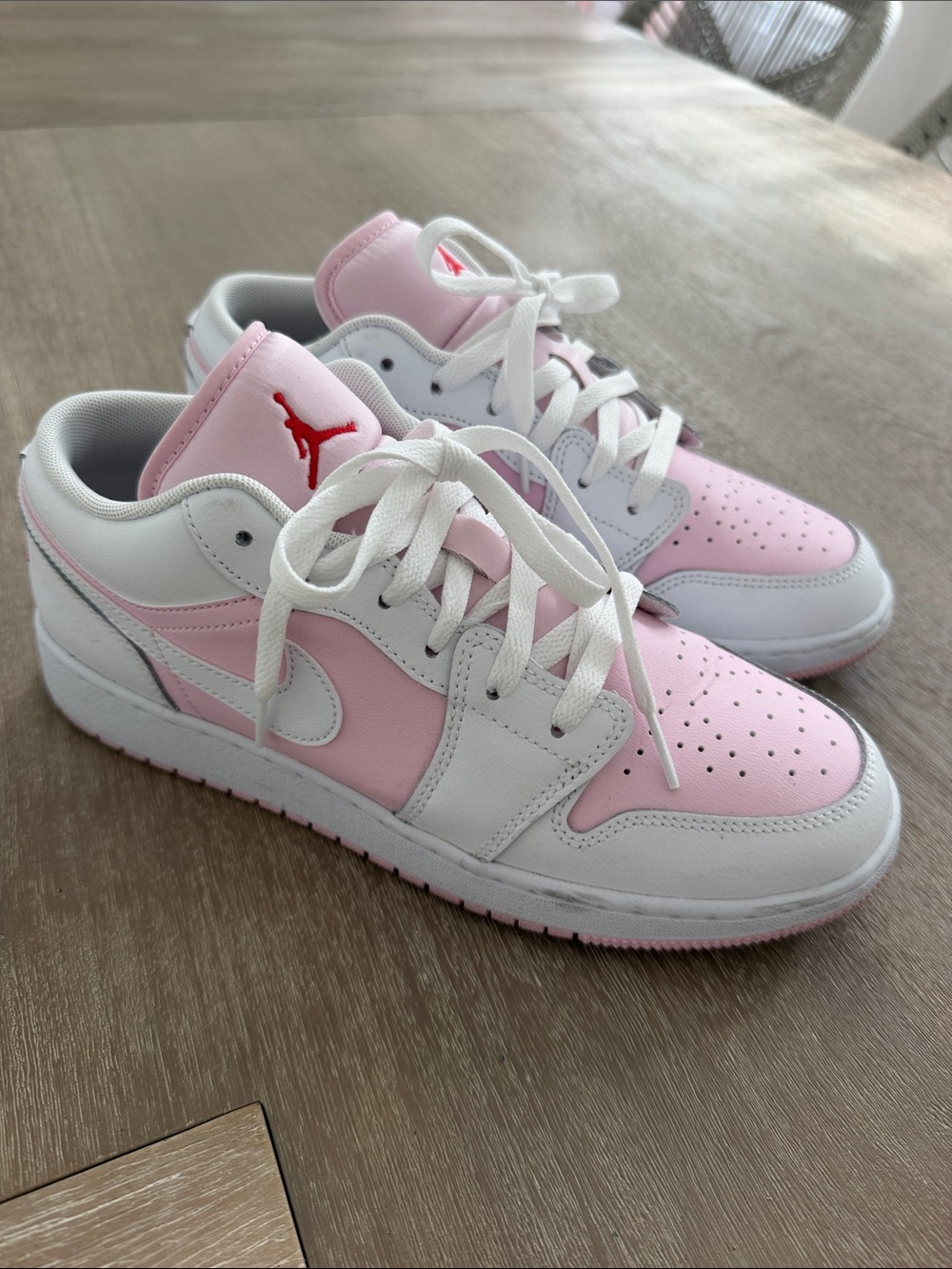 Nike Air Jordan 1 Low Kids Size 7y White & Light Pink Boys Girls. Fits Women 8.5